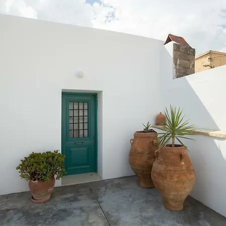 Iliopetra Nyaraló *