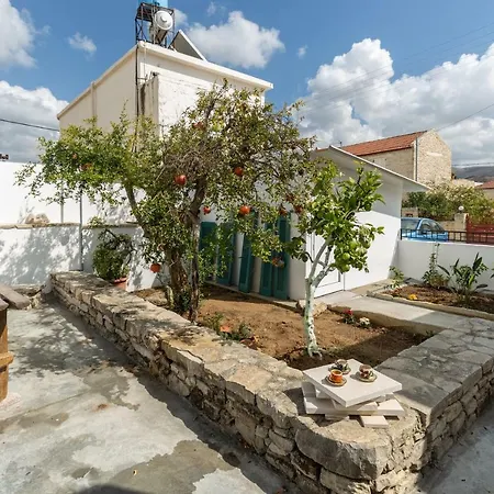 Iliopetra Nyaraló *